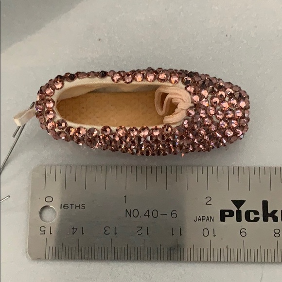 Tiny Pointe Ballet Shoe. Swarovski Pavé Peach BNIB - Picture 6 of 6